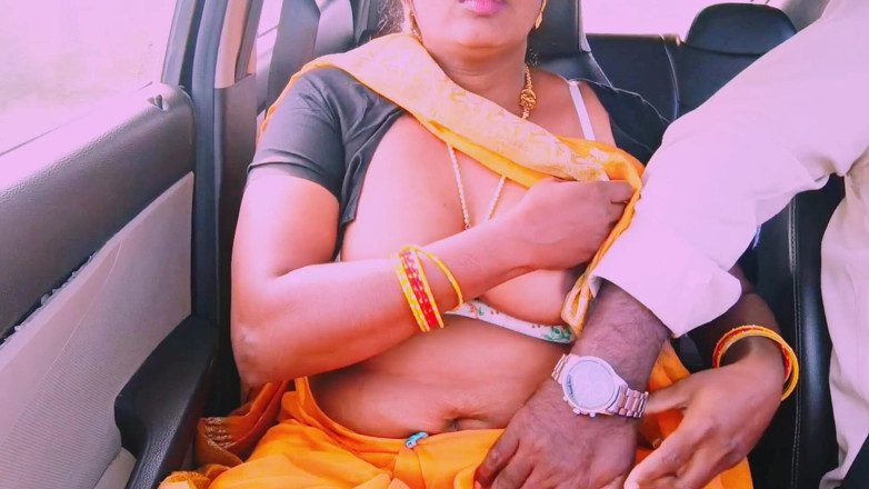 Telugu honey lips: Desi Sari servitoare sex în mașină Telugu Vorbește murdar.