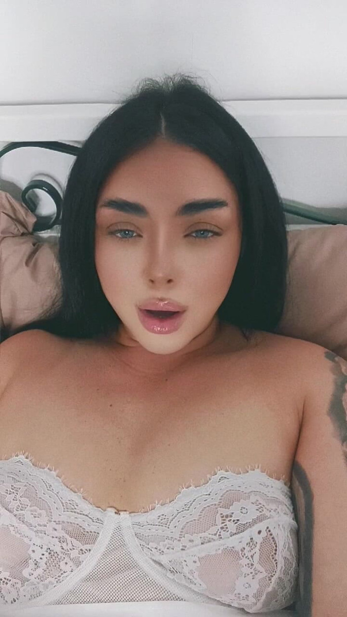 VVGO: Госпожа Lilikitten примеряет и соблазняет сексуальное нижнее белье