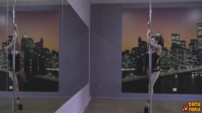 Tony Foxy: Pole dance practice