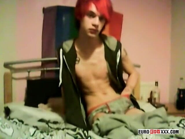 Euro boy xxx: Un vrai jack off maison