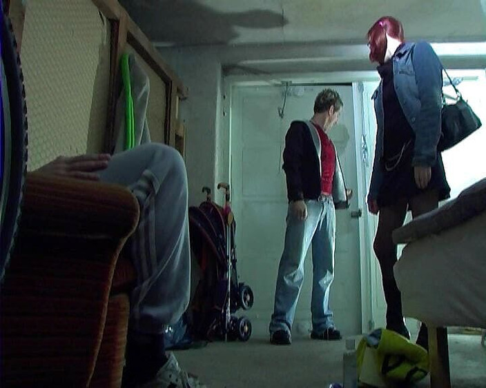 Radical: Fofa finlandesa de 19 anos, Red Sonja com Óculos fode com 2 caras