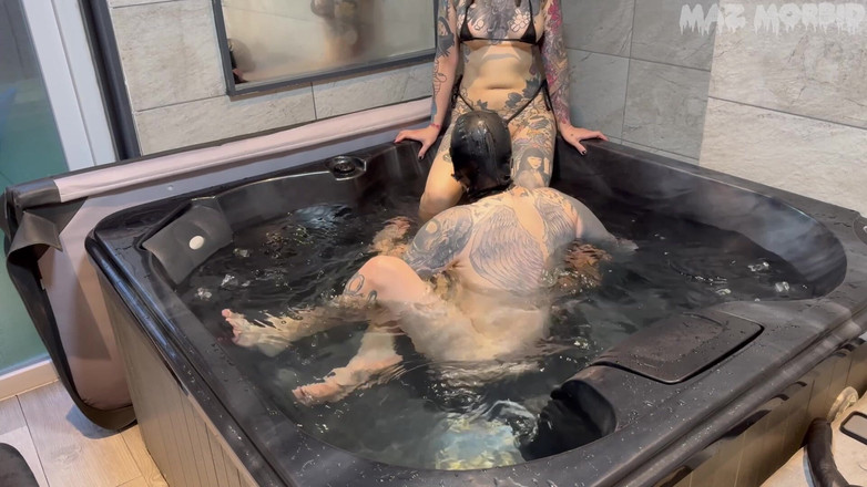 KinkyFemdomTV: Horká lázeň Dunking s paní Patricia Maz Morbid - foot fetish...