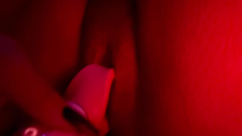 Leyla Star: 角質金髪の十代のふしだらな女はOrgasmまでディルドで自分自身をファック