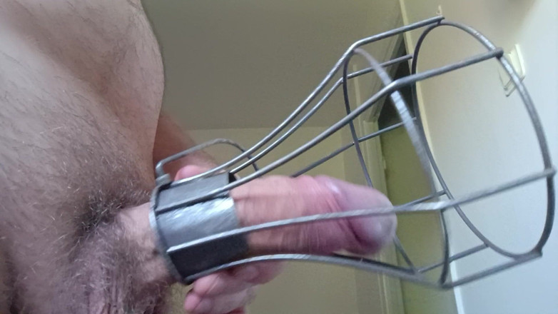 Ed Eden: Cage À Bite