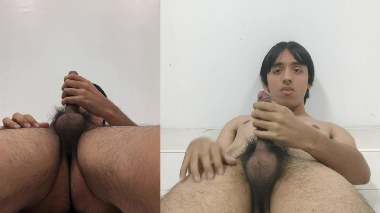 Miguelo Sanz: Pria latino dengan berbulu lagi asik masturbasi 2 sudut
