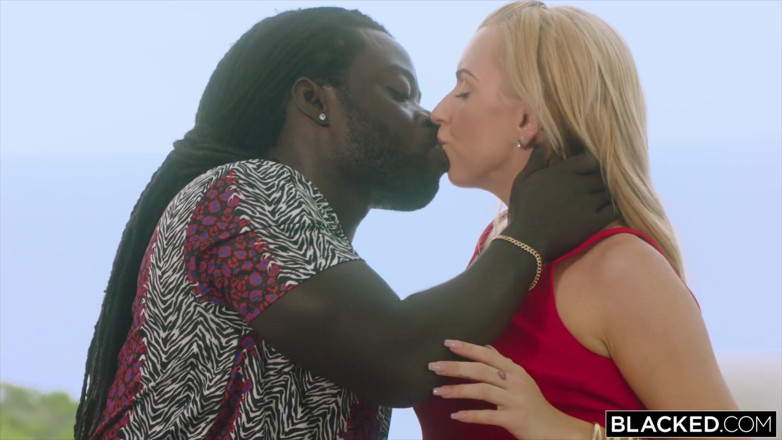 Blacked: 黒人不動産エージェント レクシー・ベル BBCに抗えない