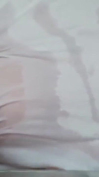 Pezones, orgasmo y enfriamiento mojando mi camiseta