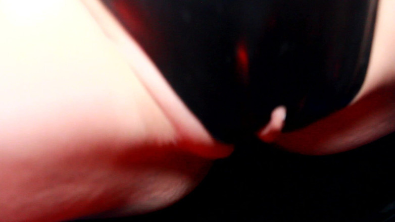 Eva Latexxx: 性感的大屁股熟女eva乳胶恋物癖domina操湿润的阴户暨大鸡巴