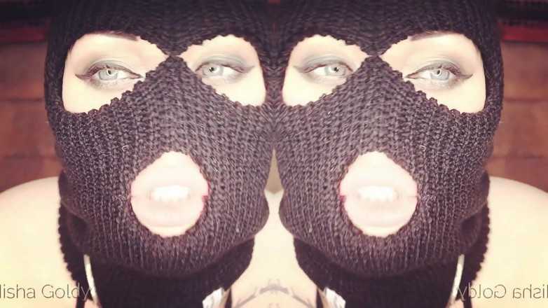 Goddess Misha Goldy: Organisé par des gangsters sexy avec de belles lèvres !