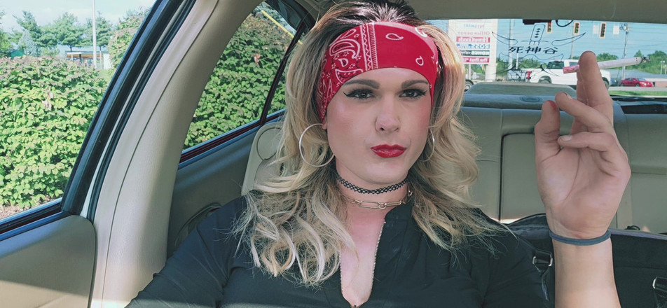 Darkfetish2k: Kylie Babes吸烟恋物癖车玩