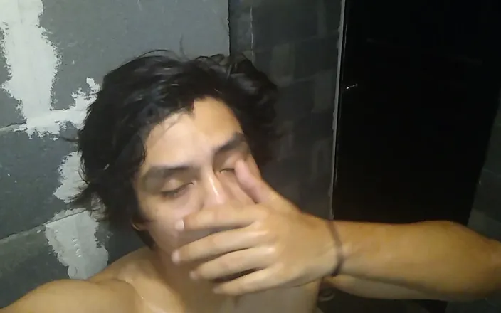 AlexAlejandro13: Sweaty and Sexy Body