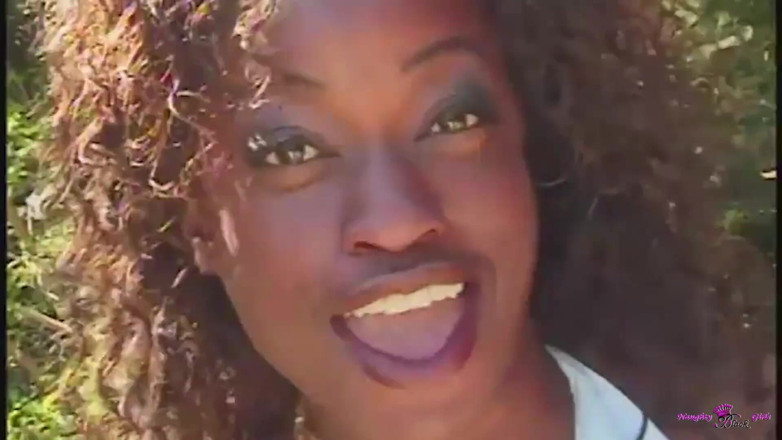 Naughty Black Girls: Super hezká černá holka dostane poinded misionářský styl venku Celý den...