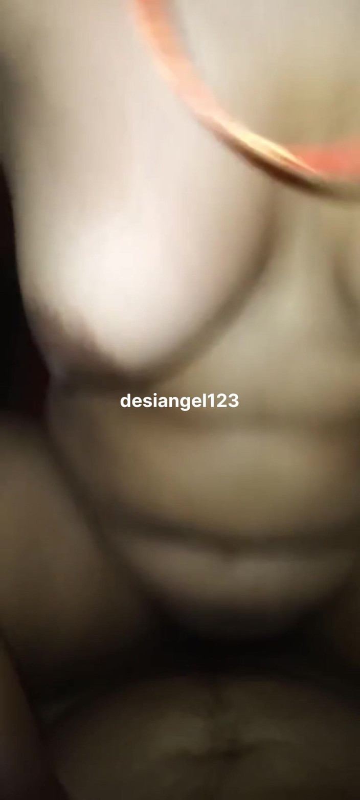 Desiangle: Mesti tonton! Bhabhi tersangkut ke dalam lubang gelembung kongkek tegar...