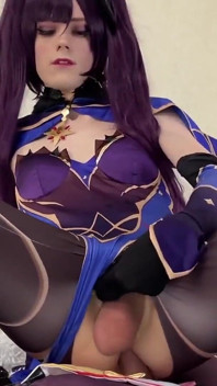 アニメの女の子は、女王様のストラップで私のお尻を訓練