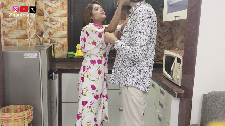 hunter Asia: Doce pedido, beijo de recompensa quente na cozinha, fazer amor...