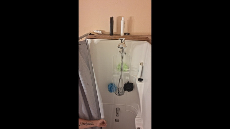 DubeSnackes: Moring Dusche - mit Clipchamp.mp4 gemacht