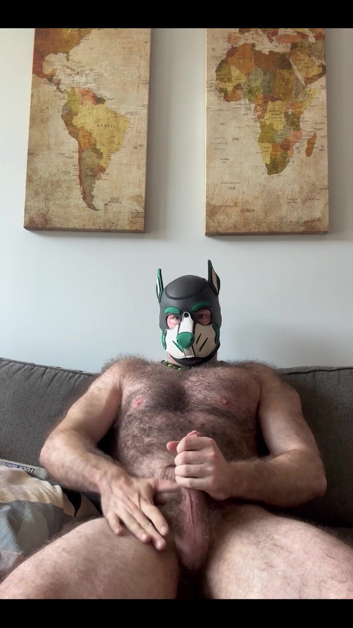 BeefyCanuck: Vím, že je den humpu a měla by se předvádět můj...
