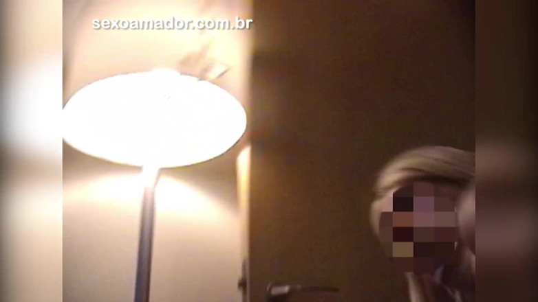 Amateurs videos: Відео від першої особи, як гаряча блондинка займається сексом з оператором-аматором