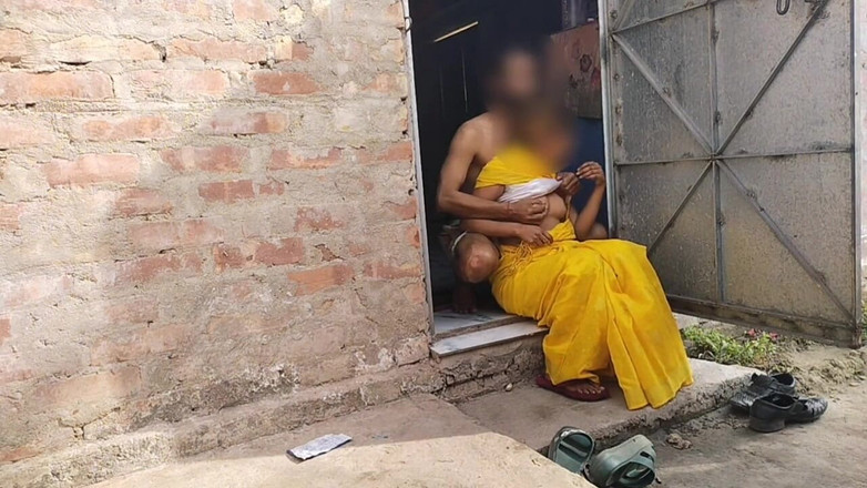 Fantacycutting: Suri rumah India berkongkek di luar dengan abang ipar jiran