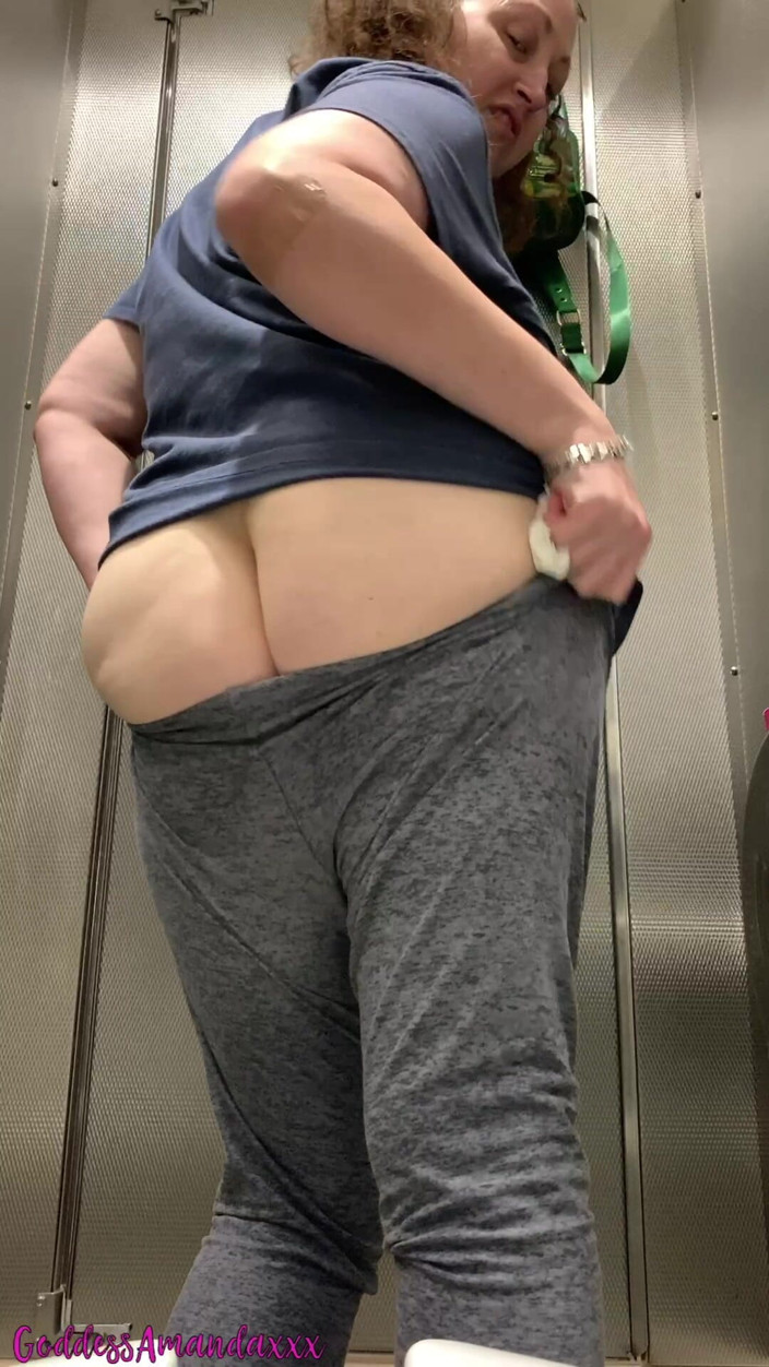 Goddess Amanda: Sexy Brünette Liebt Es, Wenn Du Sie Pinkeln Sie Beobachst
