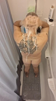 Dubesnackes, Mostrando Tempo E Ensaboando E Esfregando Seu Corpo Sexy.