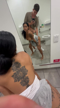 Sesso Nel Bagno Dell'aeroporto Con Mia Moglie - Yasmina Khan