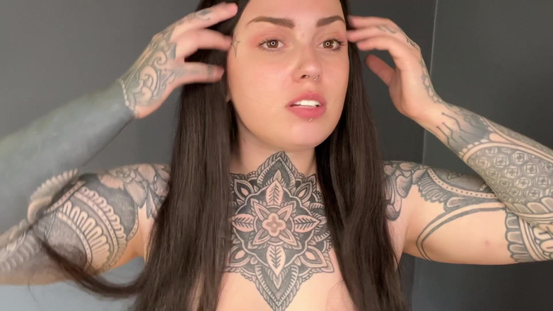 Miss Valentina: Cyber Bully