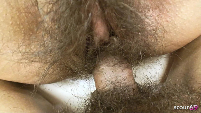 Asian porn collection: Asiática magrinha avó Chiyo fodida em buceta extremamente peluda e...