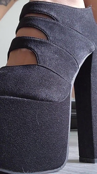 Vaya, Qué Tacones Negros Tan Sexys