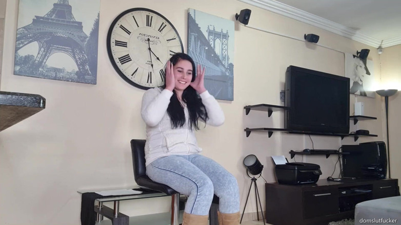 domslutfucker: Gadis casting di wawancara untuk adegan kencing, sepong kontol kencing...