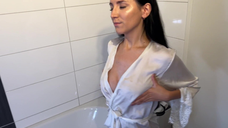 Eva Keks: Mama vitregă l-a prins pe fiul vitreg masturbându-se în baia ei