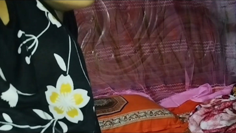 Deshi women: 18-jarige student echte Desi maagdelijke tiener