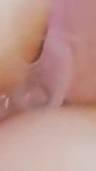Fick eine sahnige muschi mit einem großen dildo