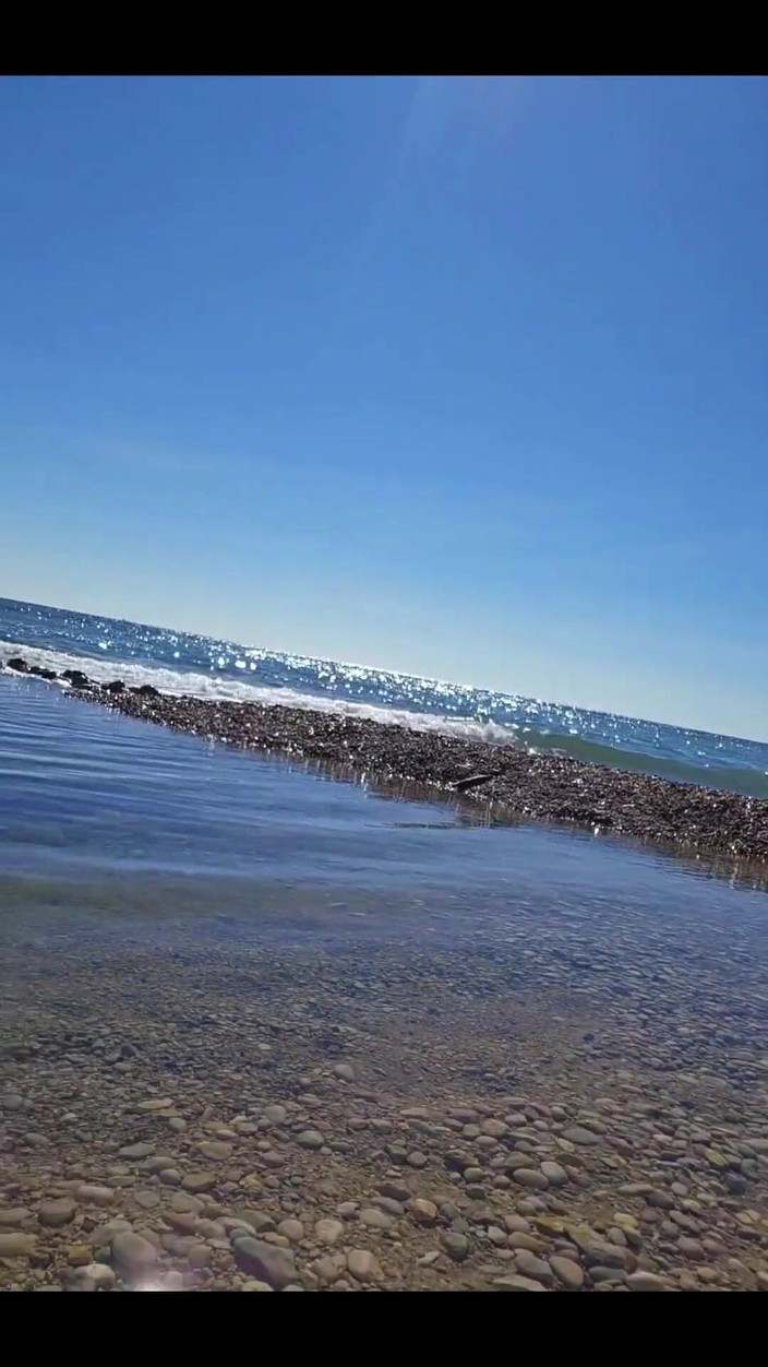 Naughty Mila: Hice este video en una playa nudista en España. Me...