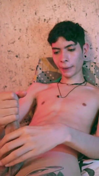 Zpomalený výstřik Hubený Twink Magic C Honění jeho velkého ořezaného ptáka s olejem
