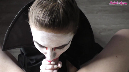 Laloka4you: 자지를 빨고 입에 사정하는 뱀파이어 소녀
