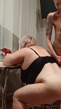 After Jerking off, I Cum on My Stepmom's Big Ass