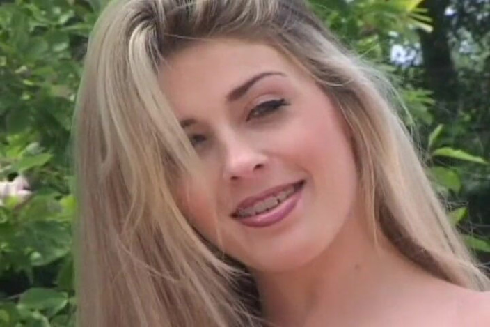 Hot Girlz: ナイジェリアの男はプールサイドで温泉とゴージャスな金髪をファック