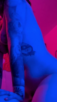 Diosa reinando orgasmos explosivos en la cara mientras monta su cara en 69 éxtasis