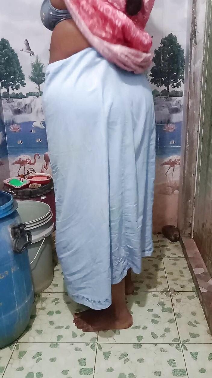 Santhi89: Tamil procace bagno figa calda diteggiatura figa molto bella grandi...