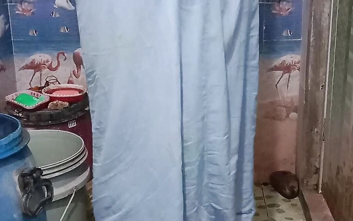 Santhi89: Tamil busty ciocia łazienka gorąca cipki palcowania bardzo ładne cipki Duże cycki...