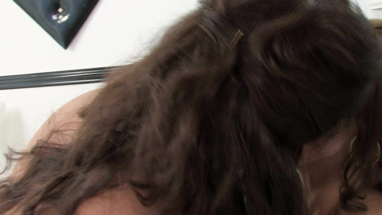 Injoy X: Amanda ANd Kathlene lambendo a buceta raspada molhada uma da...