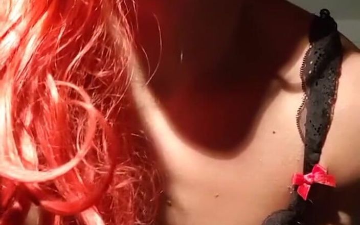 JessicaXD: Cewek sange ini lagi asik ngentot memeknya pakai lingerie cetak...