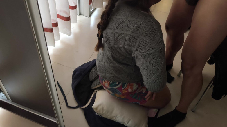 Moo DBOXXX: Questa mamma single culona mi succhia il cazzo tutto il...