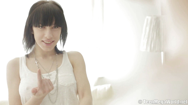 Teen Mega World: Anal pentru Serena