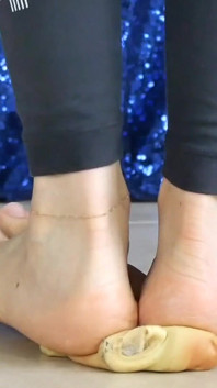 Asmr Crush Barefeet: Piglet