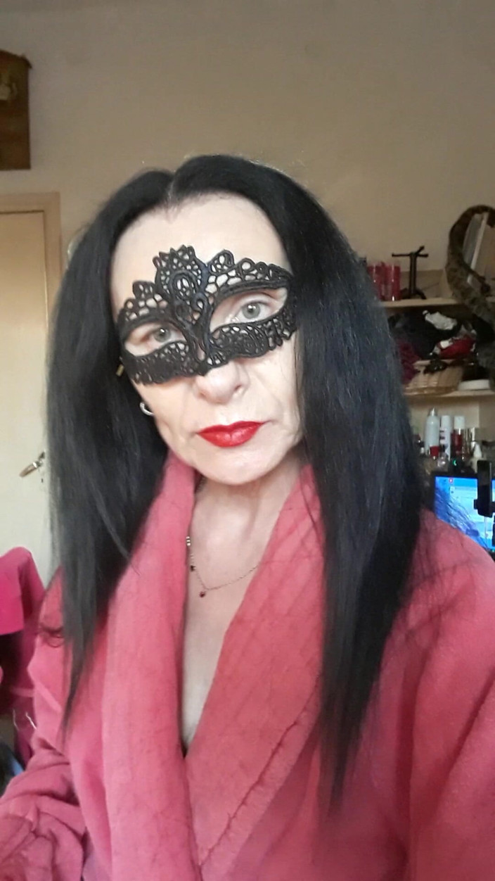 Web Reginetta: In Front of the Window with the Window Open
