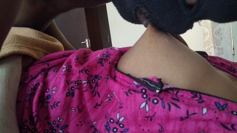 Tamil lesbian: Chennai Guest House Sex at Balcony