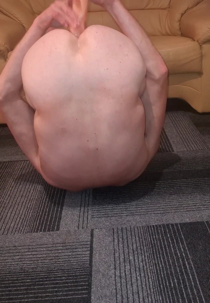 NoFace Twink X: Gode anal extrême masculin en solo - gode fisting