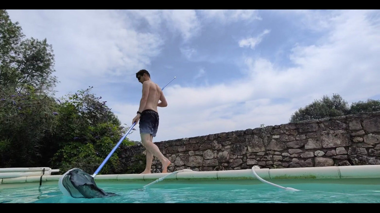 Snauwflake: Pool Guy
